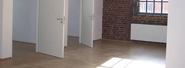 Blick in den zentralen Eingangs- und Wartebereich