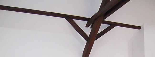 Zugang zu den Behandlungsrumen mit seitlichen Fensterelementen